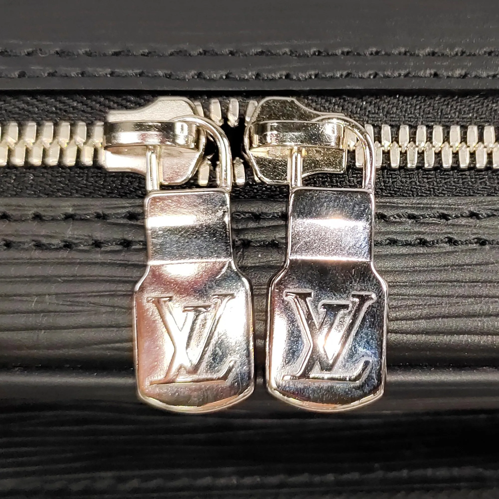 Louis Vuitton Epi Nil Slim Messenger PM (SHG-35584)