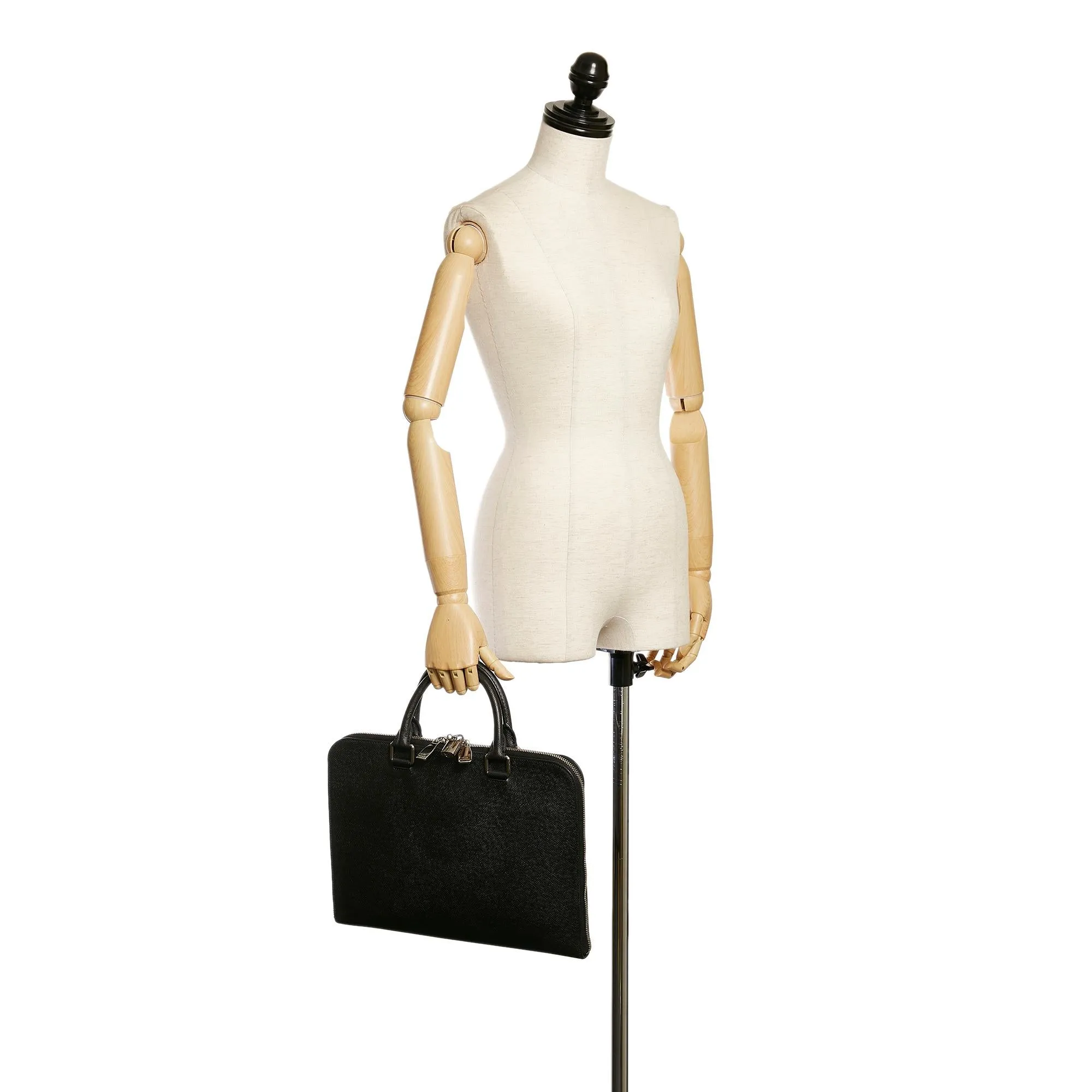 Louis Vuitton Taiga Porte Documents Slim Laptop Bag (SHG-32784)