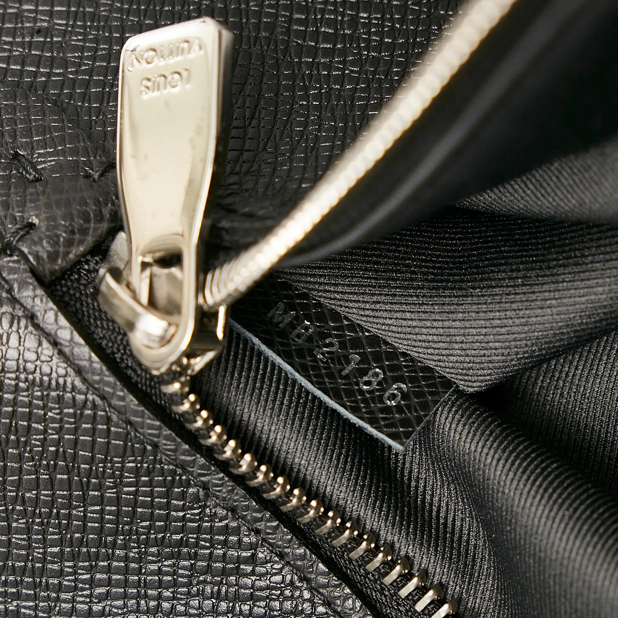 Louis Vuitton Taiga Porte Documents Slim Laptop Bag (SHG-32784)