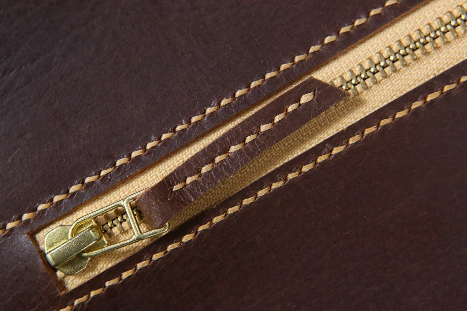 vegetable tanned leather crossbody shoulder bag