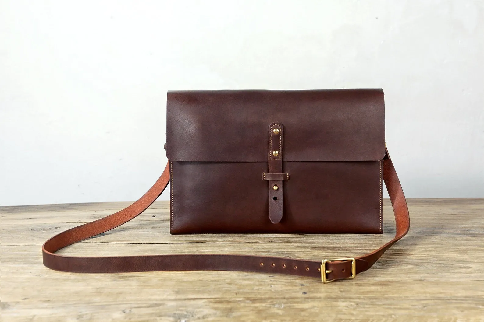 vegetable tanned leather crossbody shoulder bag